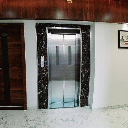 Hotel Sai Pratik, Newly Built Up, Complimentary Shuttle To The Temple Shirdi Exteriör bild